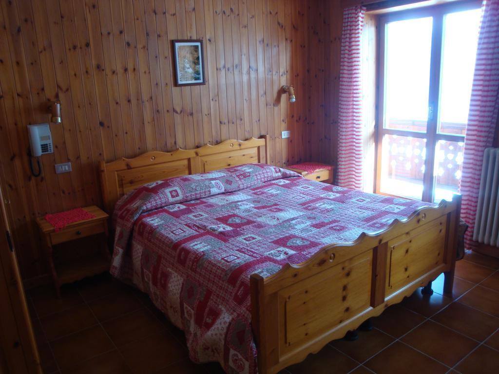 Hotel Alpe Fleurie Champoluc Extérieur photo
