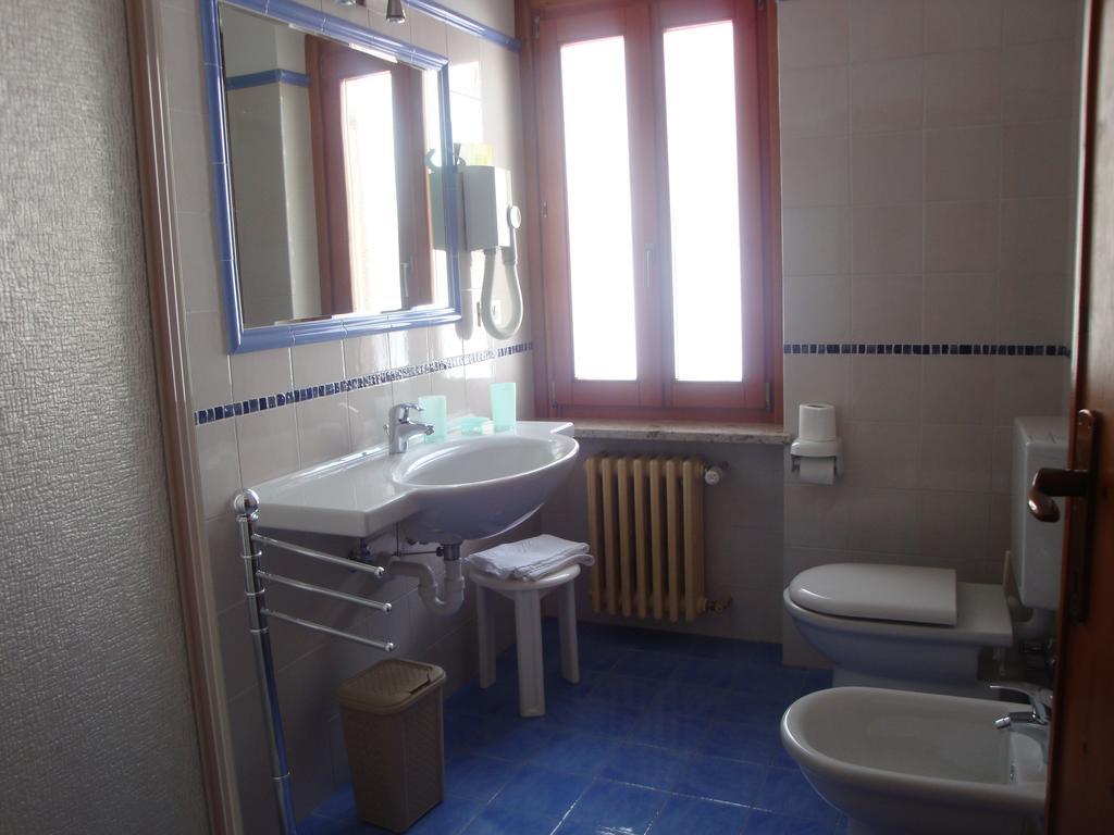 Hotel Alpe Fleurie Champoluc Extérieur photo