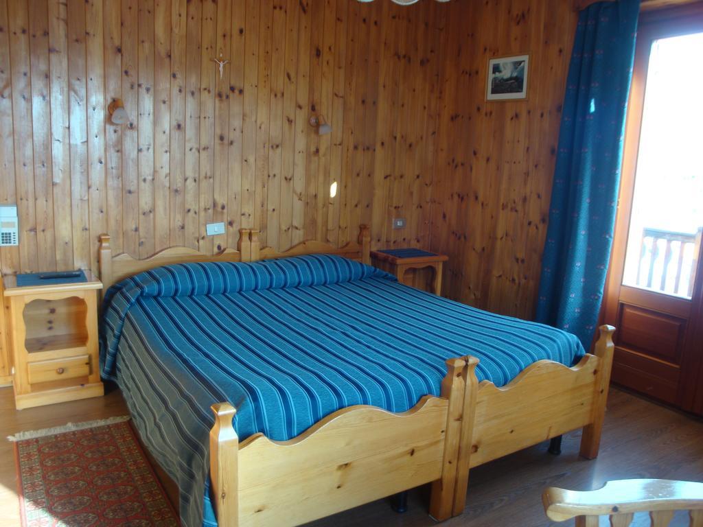 Hotel Alpe Fleurie Champoluc Extérieur photo