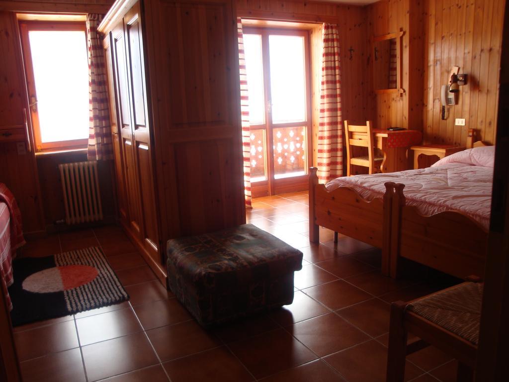 Hotel Alpe Fleurie Champoluc Extérieur photo