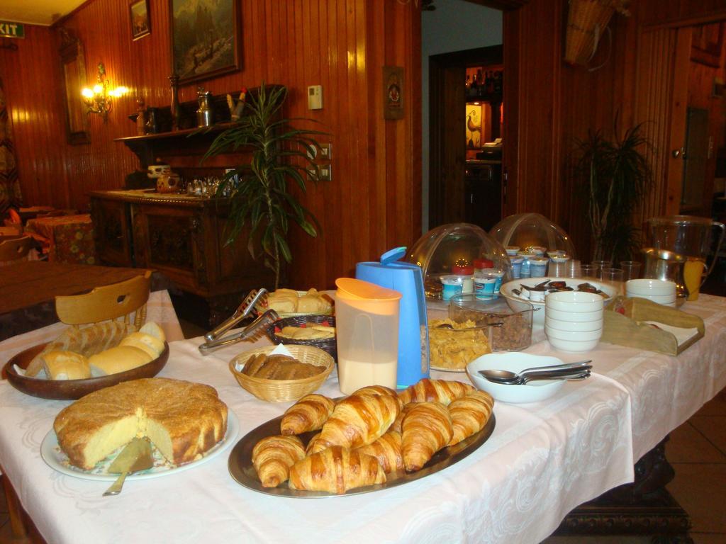 Hotel Alpe Fleurie Champoluc Extérieur photo