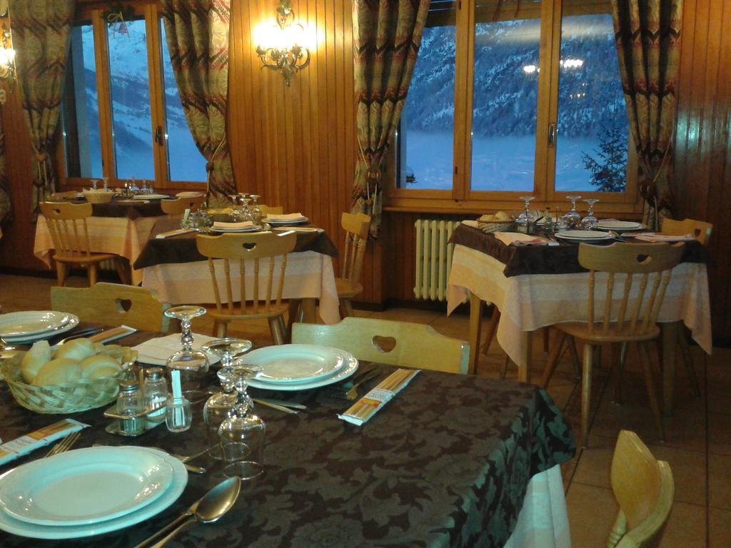 Hotel Alpe Fleurie Champoluc Extérieur photo
