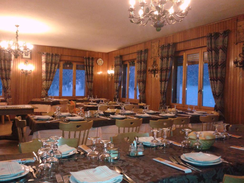 Hotel Alpe Fleurie Champoluc Extérieur photo